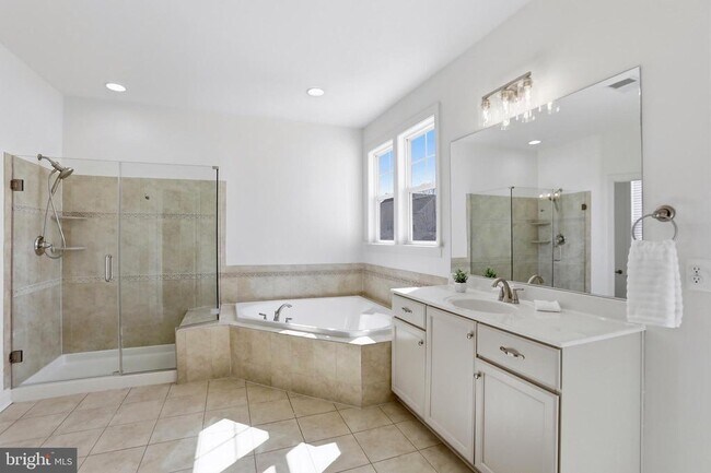 Building Photo - 1312 Volunteer Dr