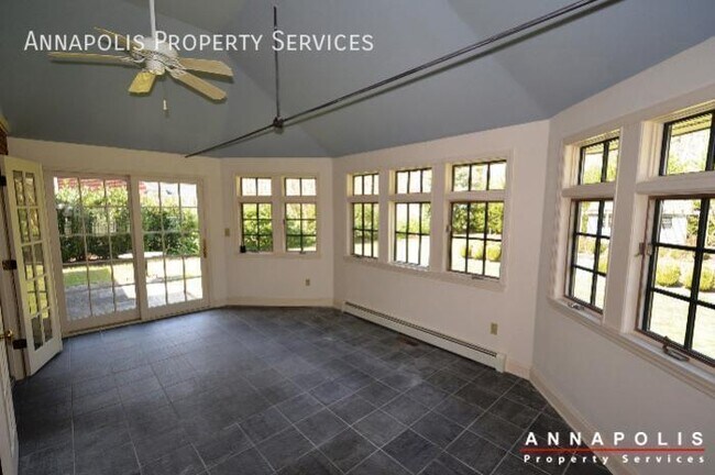 Building Photo - 208 Avondale Cir