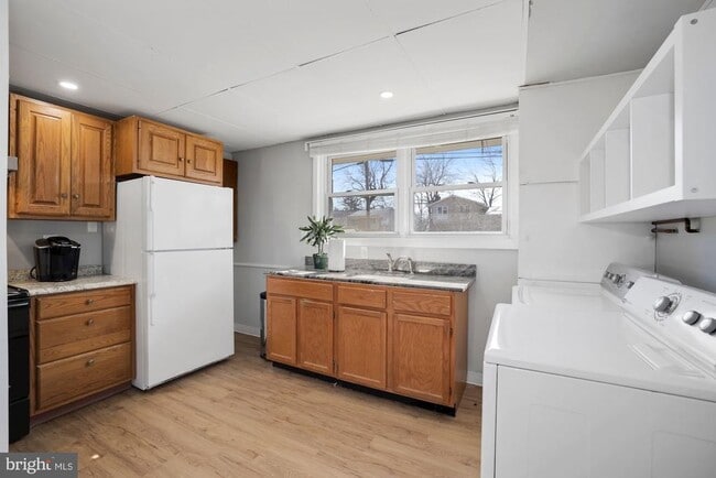 Building Photo - 8418 Stonewall Dr