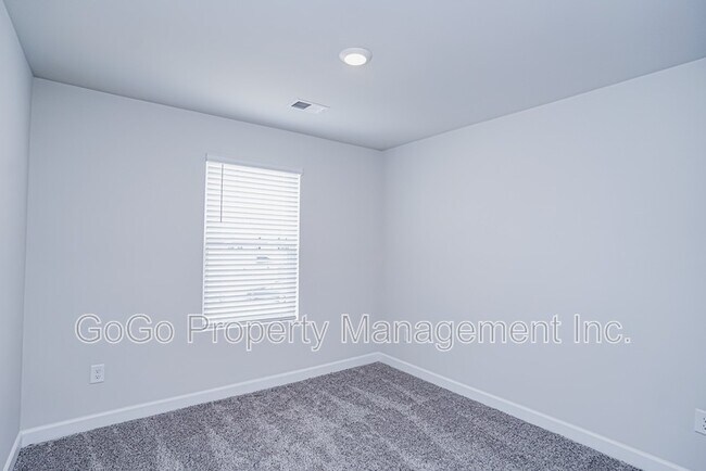 Building Photo - 126 Telford Dr