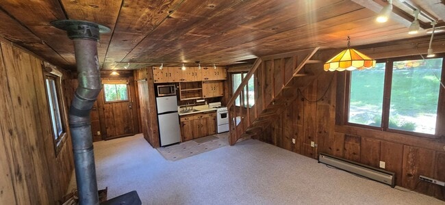 Building Photo - Charming 1-bedroom cottage nestled just 4 miles west of downtown Sebastopol in the heart of West ...