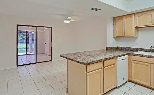Building Photo - 9258 Green Meadows Way