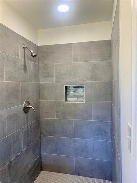 Building Photo - 1760 Fairview Cir