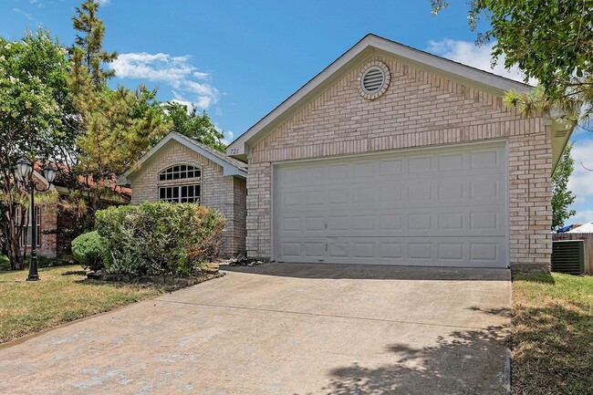 Building Photo - 721 Somerset Dr
