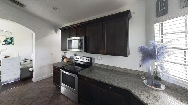 Building Photo - 2641 Sunset Cir