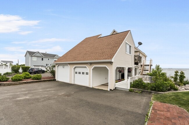 Building Photo - 62 Cosey Beach Ave