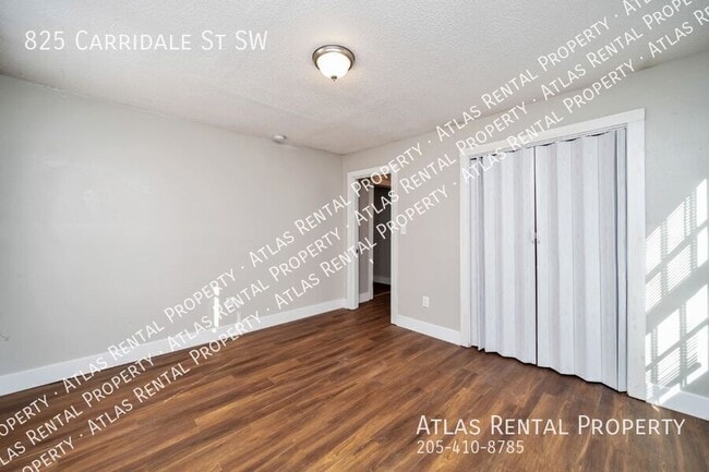 Building Photo - 825 Carridale St SW