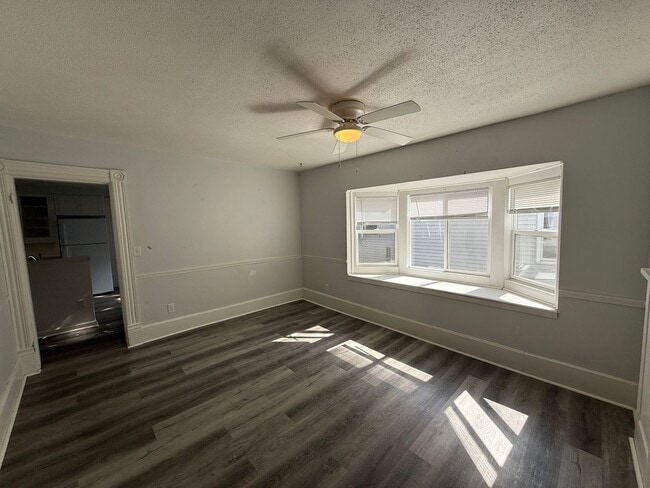 Building Photo - Spacious & Homey 3-Bedroom with Bonus Room