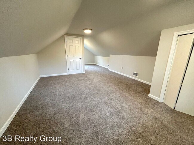 Building Photo - 3 br, 1.5 bath House - 8240 Royal Heights Dr.