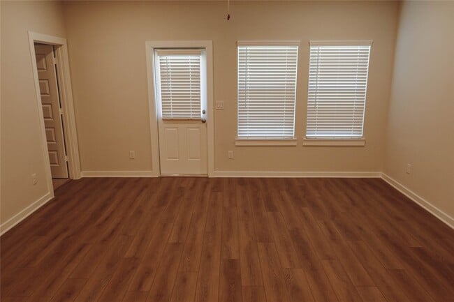 Building Photo - 16 Courageous Side Way