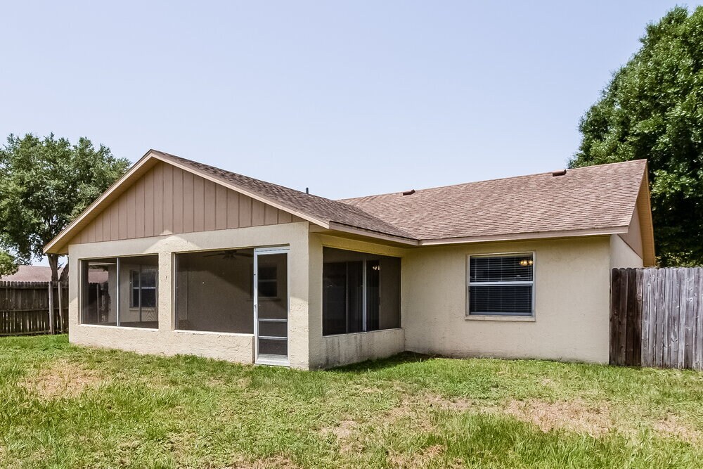 Building Photo - 5102 25th Ave Dr E
