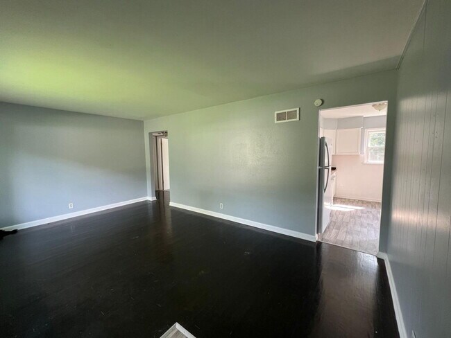 Building Photo - Gorgeous THREE bedroom home with one bath, AVAILABLE NOW!  Passed all inspections!  Gated back ya...