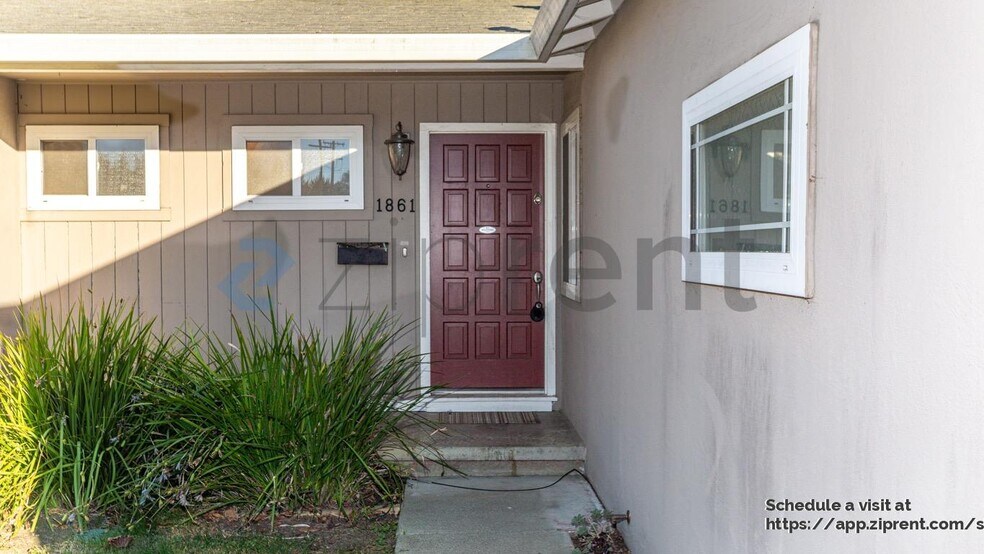 Building Photo - 1861 Briarwood Dr