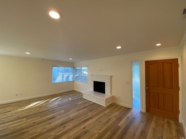 Building Photo - 856 Marino Pines Rd