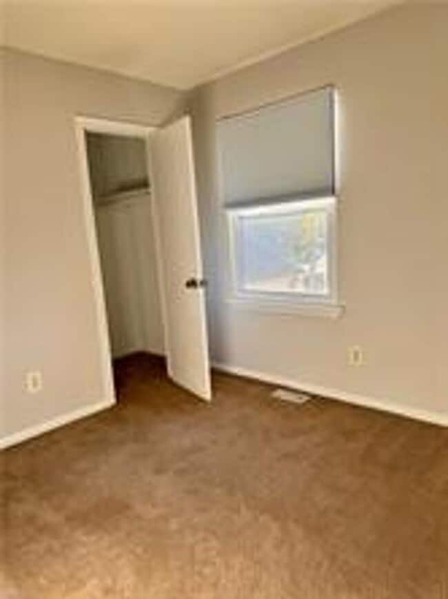 Building Photo - Nice 4 Bedroom 2.5 Bath home.