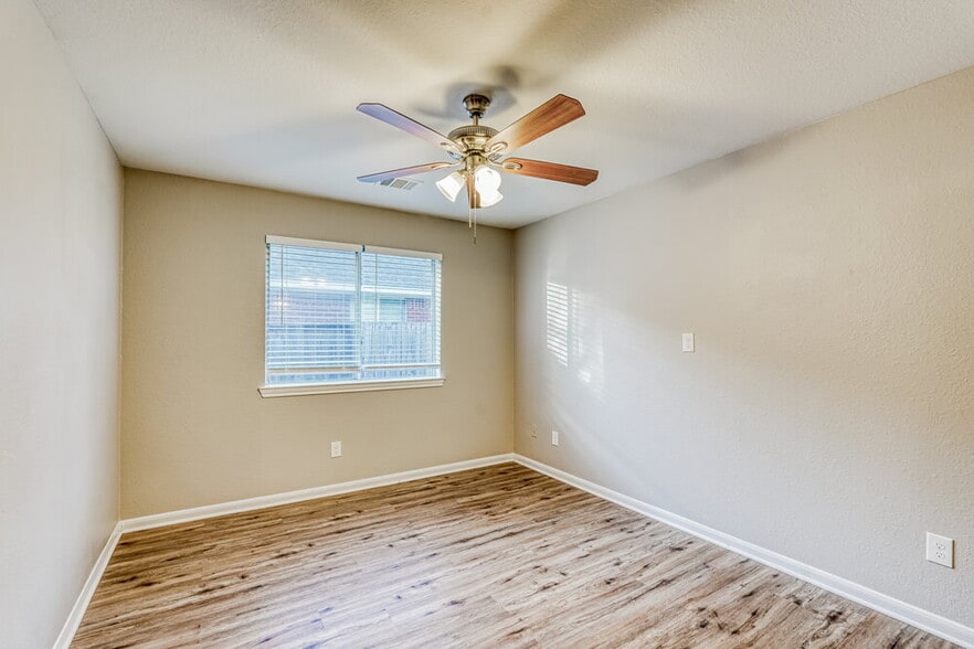 Building Photo - 1110 Bringewood Chase Dr