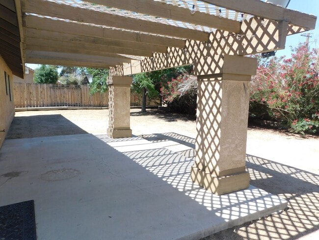 Building Photo - Gorgeous 3 Bed 2 Bath House in a Great Neighborhood