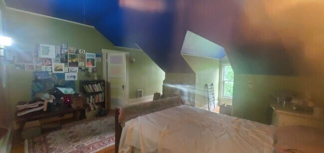 Building Photo - 560 Allen St