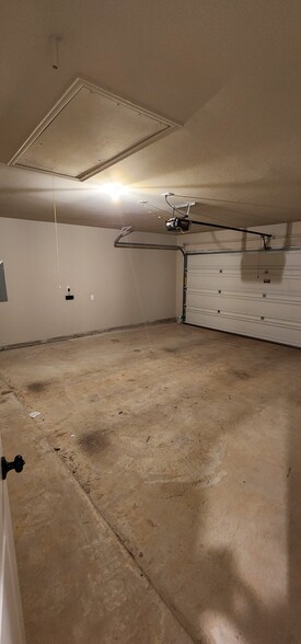 Building Photo - 10472 Turtle Back Dr