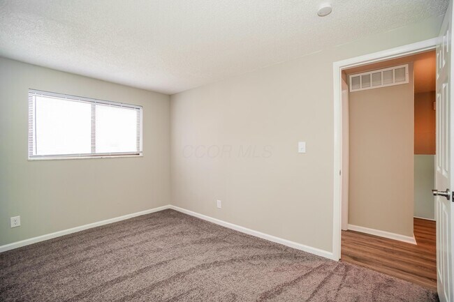 Building Photo - 1571 Kerryglen Dr
