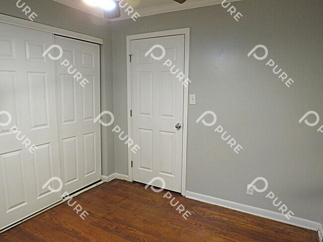 Building Photo - 3510 Avondale!