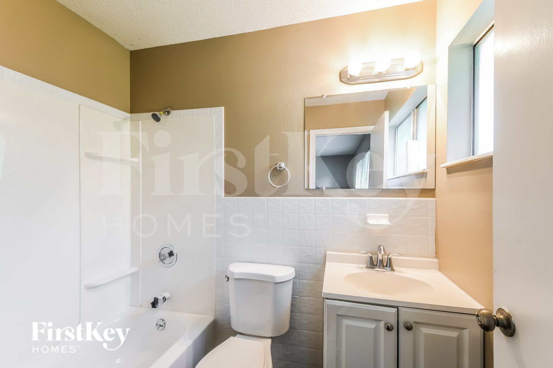 Building Photo - 2030 E Humes Ln