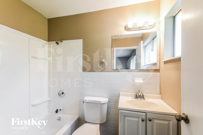 Building Photo - 2030 E Humes Ln