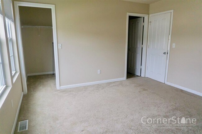 Building Photo - 9720 Platinum Pointe Dr