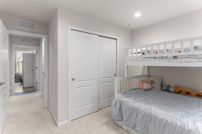 Building Photo - 2825 Dillon Dr