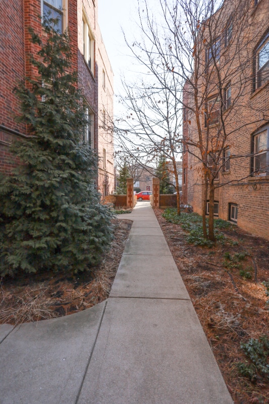 Building Photo - 5642 N Kimball Ave