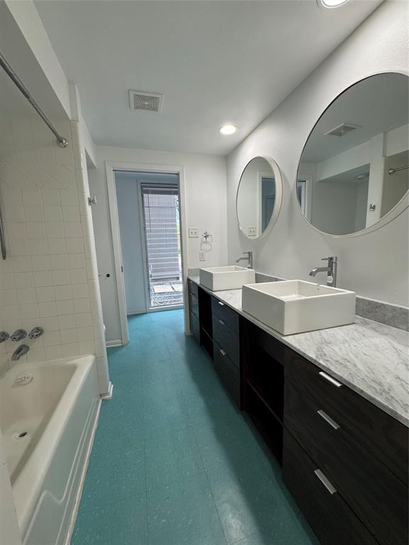 Building Photo - 1310 Harbor View Dr