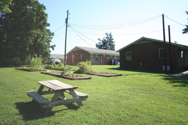 Building Photo - Two bedrooms, hardwood throughout, and a private driveway — all under $1,400 near Duke West.