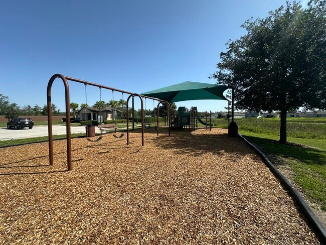 Building Photo - 172 Primrose Dr