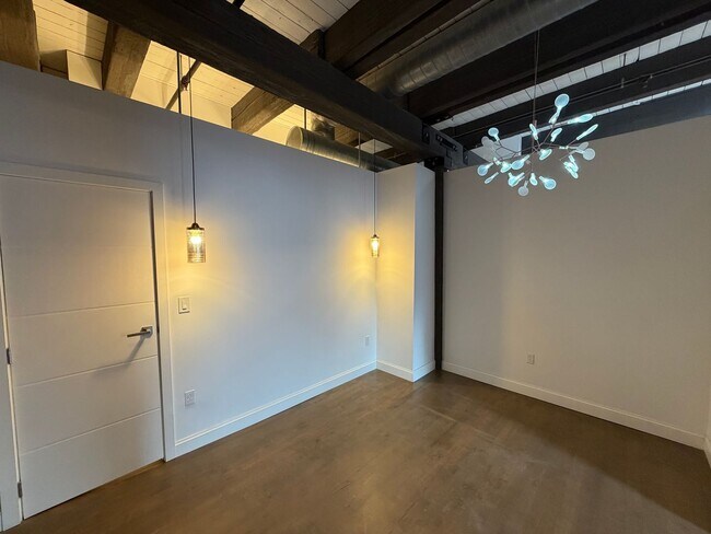 Building Photo - 21 Wormwood St