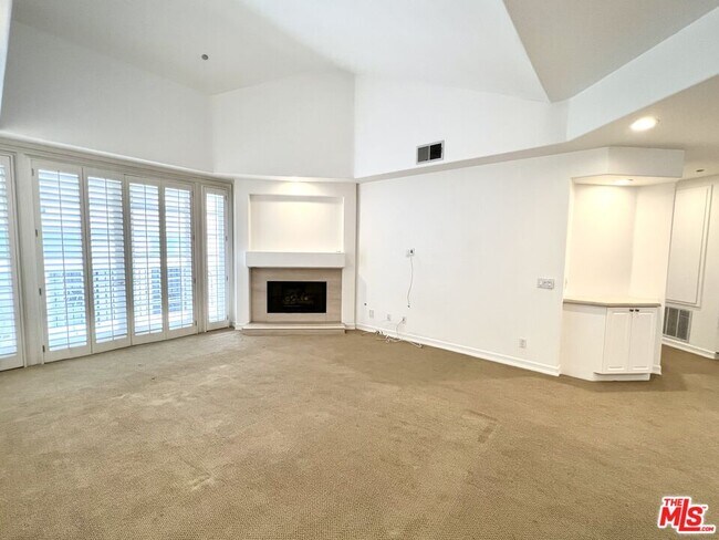 Building Photo - 11680 Montana Ave