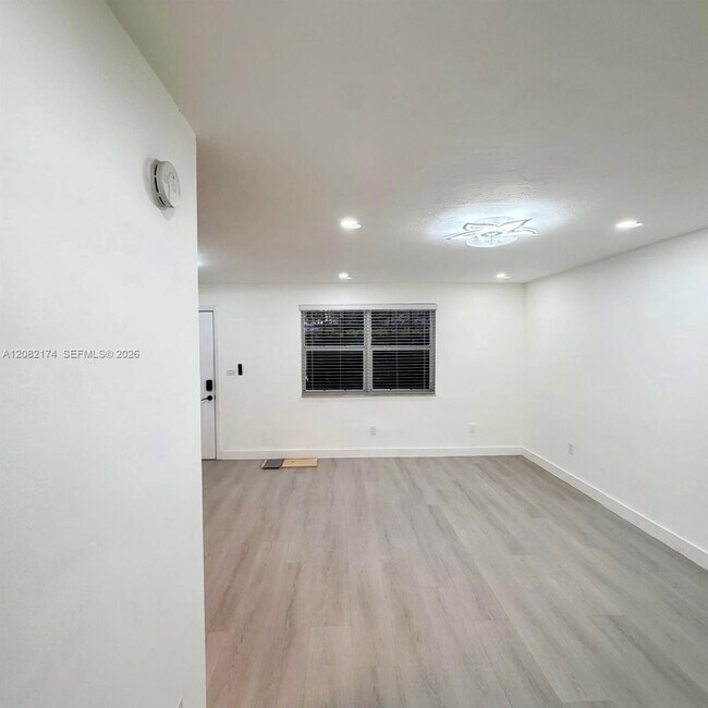 Building Photo - 2015 SW 27th Ave
