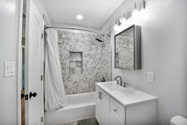 Building Photo - Sapcious Renovated Mt. Pleasant Home with ...