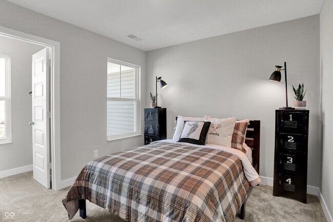 Building Photo - "Chic & Spacious 3-Bed Condo with Granite Elegance in Fishers!"