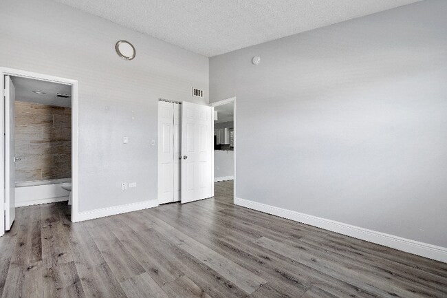 Building Photo - 5971 NW 17th Pl