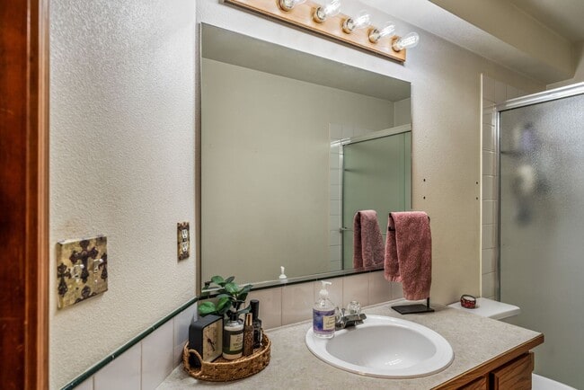 Building Photo - Beautifully done 3 bed 3 bath home in Greenacres/liberty lake area