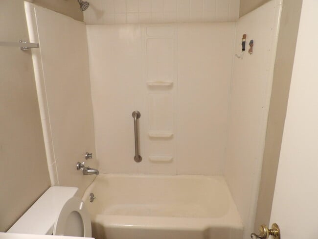 Building Photo - 903 Collins Ln