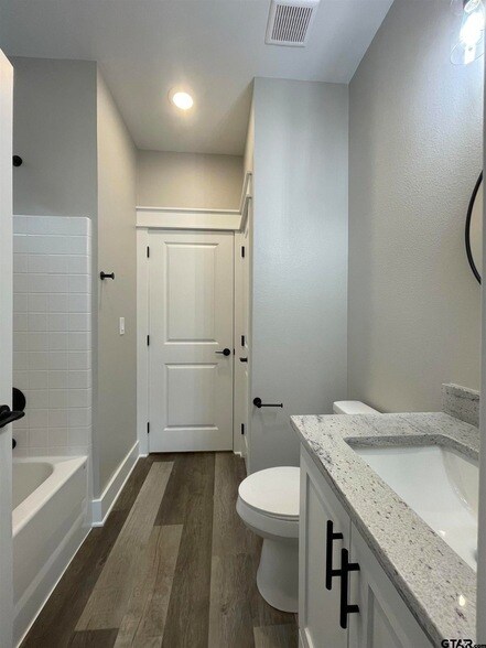 Building Photo - 446 Chelsea Ln