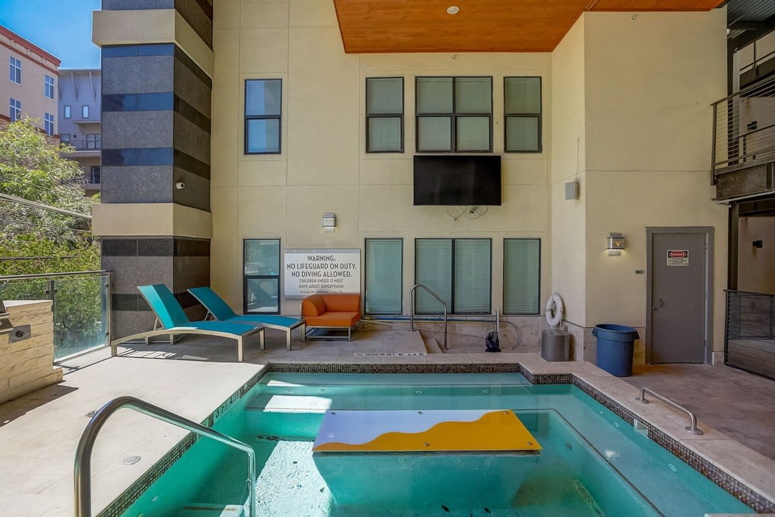 Building Photo - 800 W 26th St