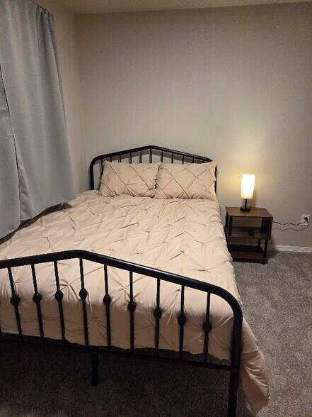 Building Photo - 600 Van Wy