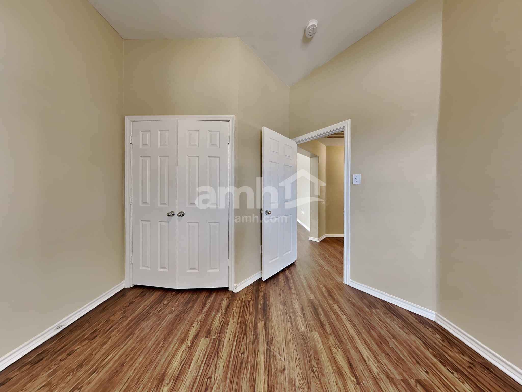 Building Photo - 5700 Creekway Dr