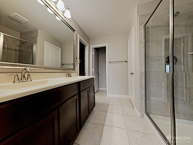 Building Photo - 1214 Cres View Dr