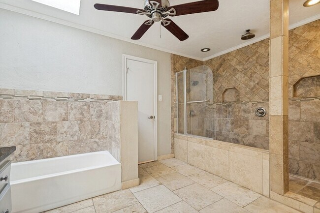 Building Photo - 104 Summit Cove