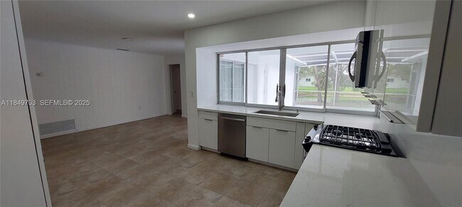 Building Photo - 2190 NW 87th Ln