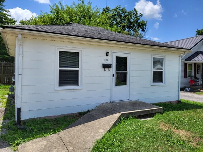 Primary Photo - 200 S Poplar St