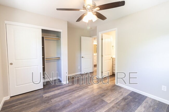 Building Photo - 216 E Zuni Dr